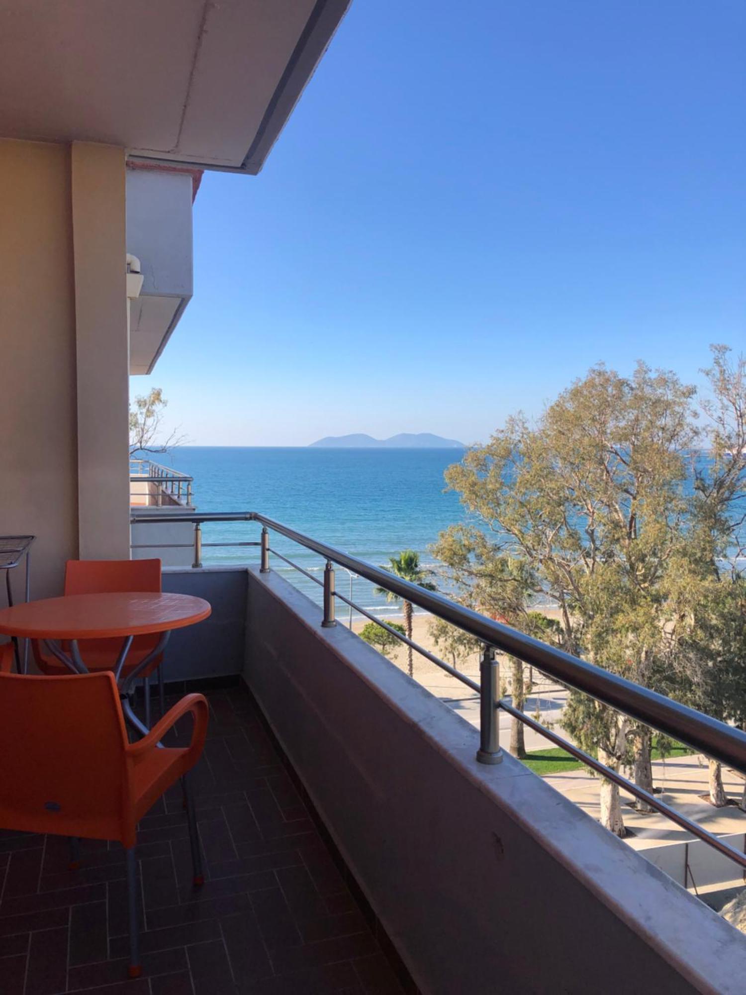 Beachfront 5 By Office Apartament