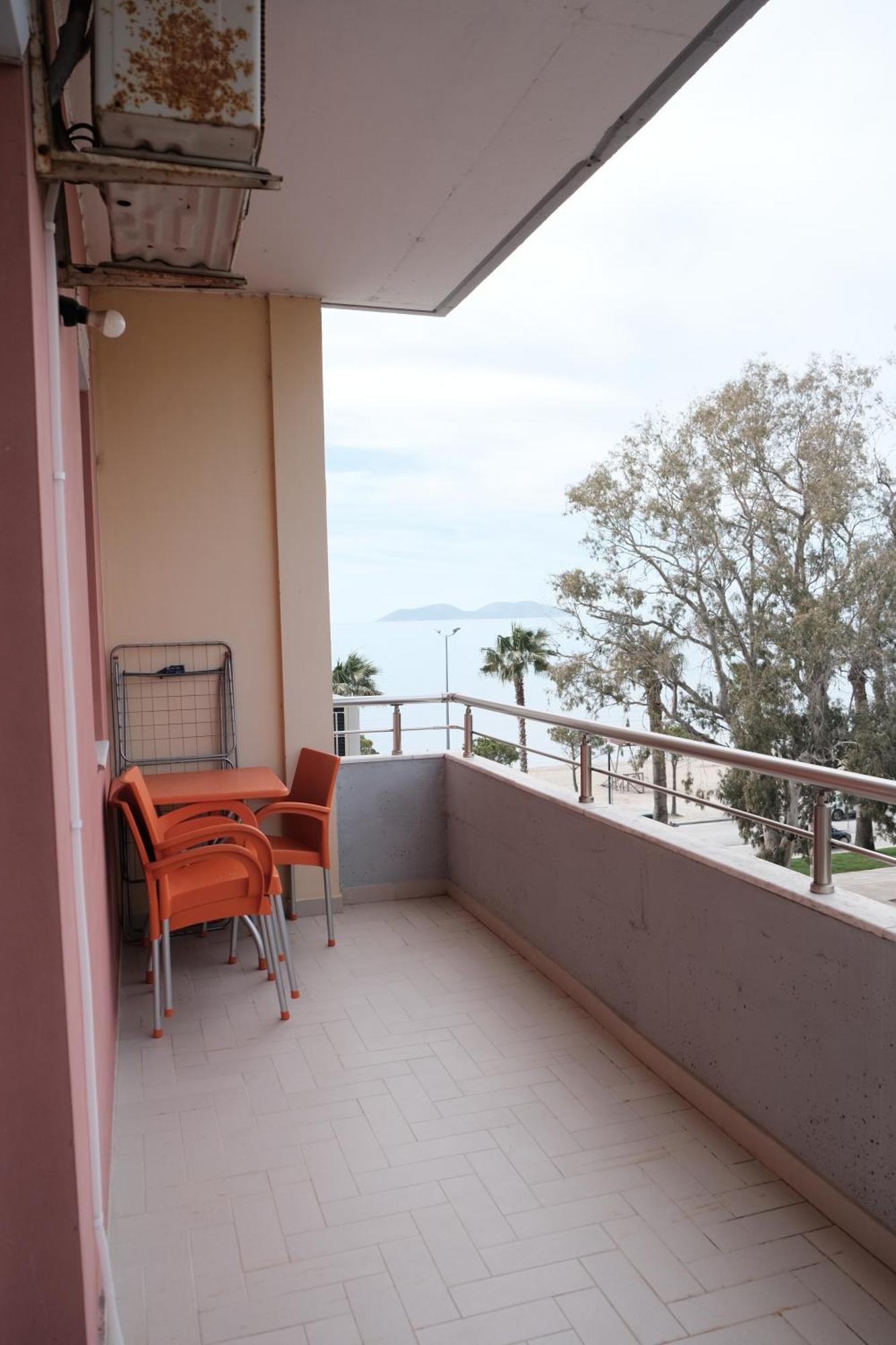 Beachfront 5 By Office Apartament